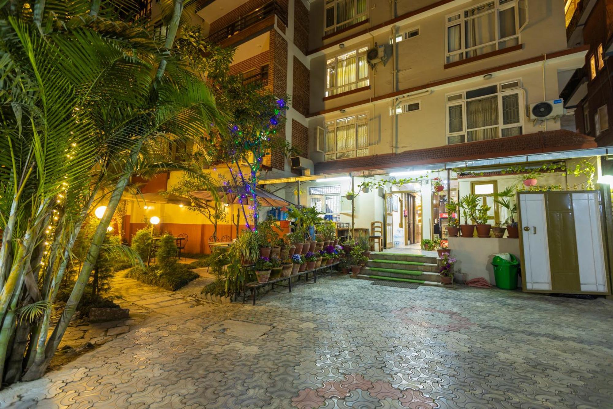 Hotel Sekai Катманду Экстерьер фото