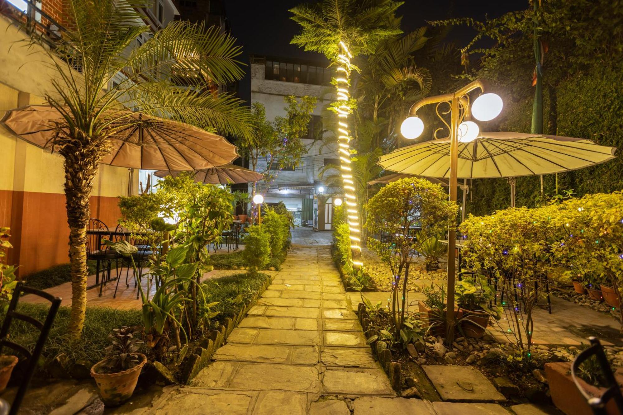 Hotel Sekai Катманду Экстерьер фото