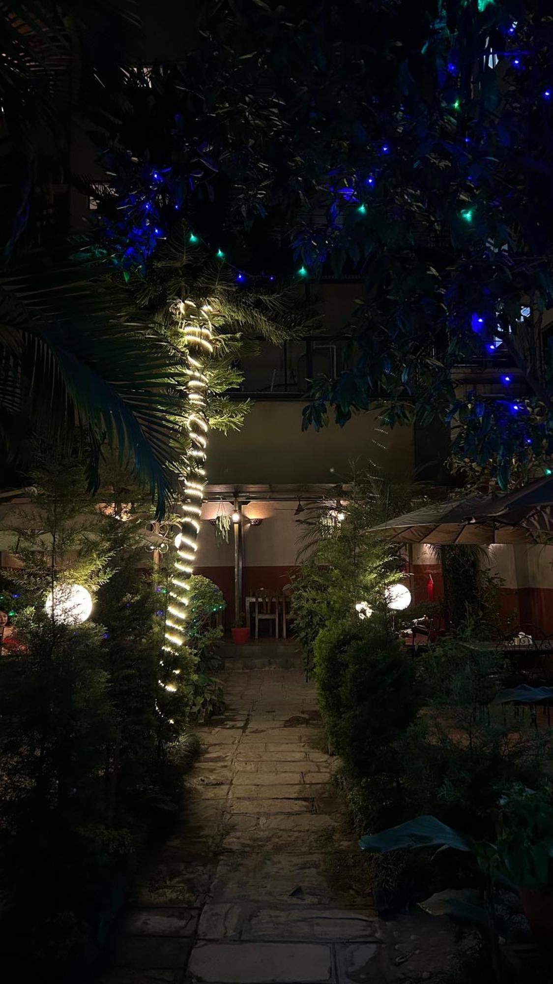 Hotel Sekai Катманду Экстерьер фото